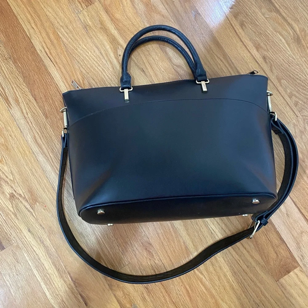 Black leather bag with top handle and removable crossbody strap/black with gold - Picture 6 of 7